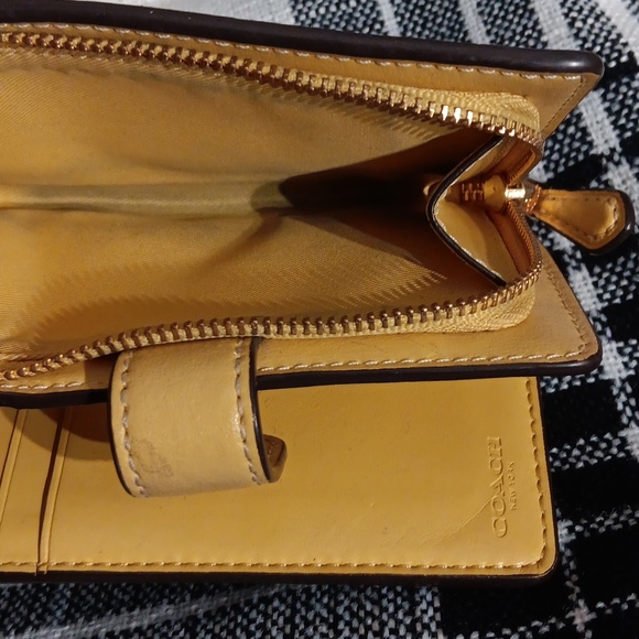 Coach - Picture 7 of 7